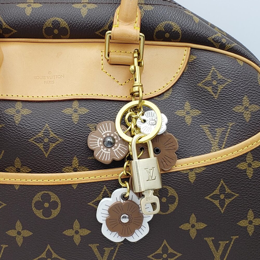 Authentic Louis Vuitton Lock & Key with Unbranded Flower Charm, Keychain - Picture 2 of 10